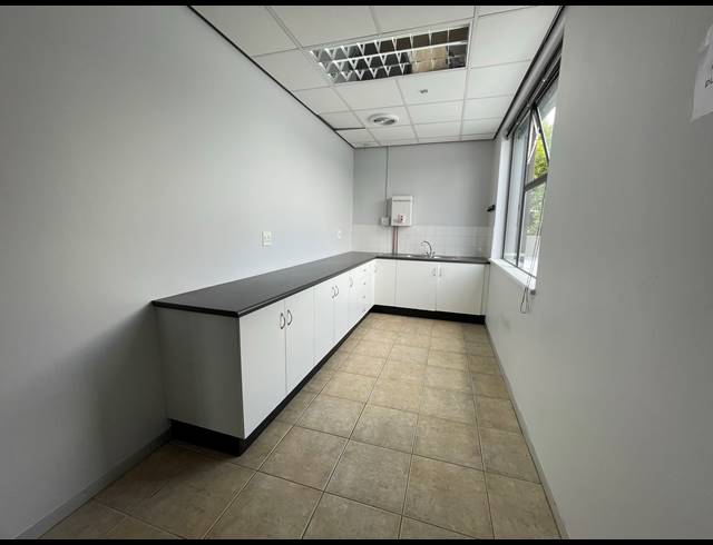3,440M² OFFICE FOR SALE IN PARKTOWN